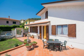 ALTIDO Villa for 4 with Garden close to Pisa